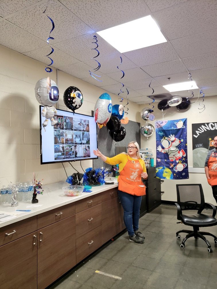 Ambermedina6684's tweet image. 💥💥Day 1 of SAW Event💥💥 Thank you Jim Tuff Shed for Stopping by and giving our associates a PK on Tuff Sheds. @jesse_moran10 @lupeadiaz @OrmondLsormond @PaulKellyTHD @HDDC_DM @6610Homedepot @NIKKIESGUERRA4 @WalkerHD6610 @PeteE @kim_ramirez29. #paccentralsaw