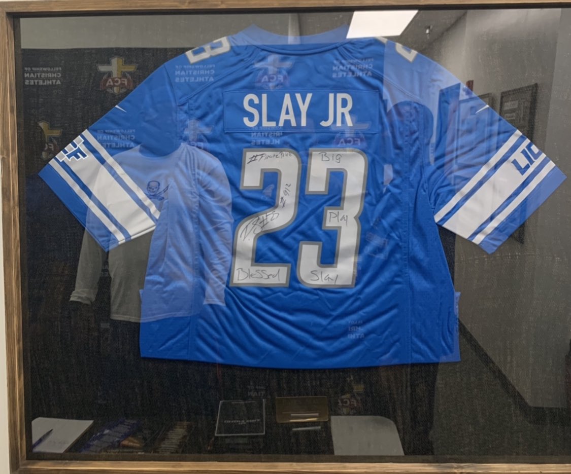 vaughn_coach's tweet photo. When you have legends you honor them.  @BigPlaySlay23 @JustinColeman27 @TracyWalkerIII 
We are working to keep the tradition alive. Countdown ⏳
#DBHighSchool
#PiratePride
#LionsDen
#Big3DB
#AnchorDown
#AllAboutTheFamily19 https://t.co/NVEQxdjDHu