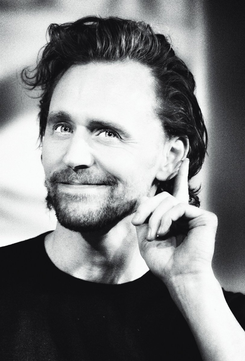 TomTheNextLevel's tweet photo. #MondaySpam #TomHiddleston #MyEdits Photo via Torrilla https://t.co/dX8IsRg6iL