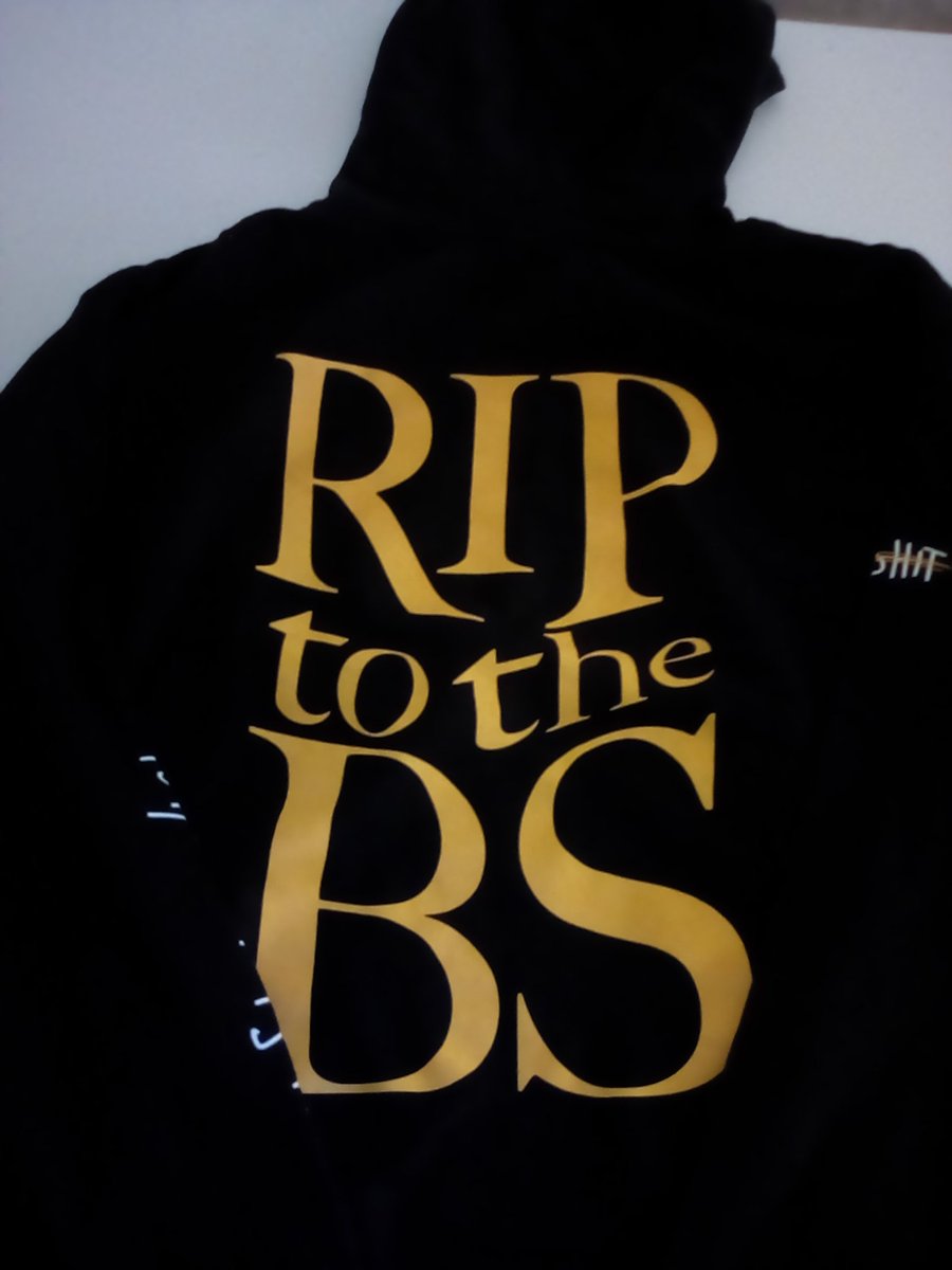 SofiaReyesFanMX's tweet photo. Por fin tengo mi hoodie de #RIPtothebs @SoSofiaReyes gracias a todos por sus likes en instagram para hacer que ganarรก โค๏ธ๐ฒ๐ฝ https://t.co/xVnabQZIea