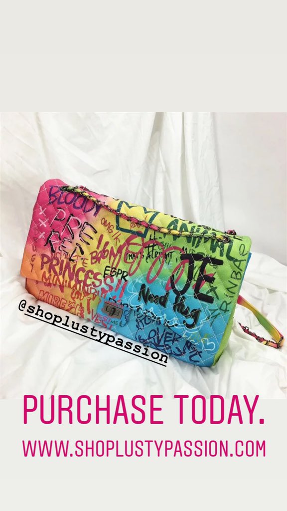 LustyPassion's tweet photo. @lustypassion🛍 available for Purchase 🛍https://t.co/3fS2BnRNCQ #handbags #teamlustypassion #lustypassion #shoplustypassion 
https://t.co/3fS2BnRNCQ🛍 #handbags #handbagsforsale #jellyhandbags #shoppingonline #fashion  #graffitihandbag https://t.co/2OhoVdeVLd