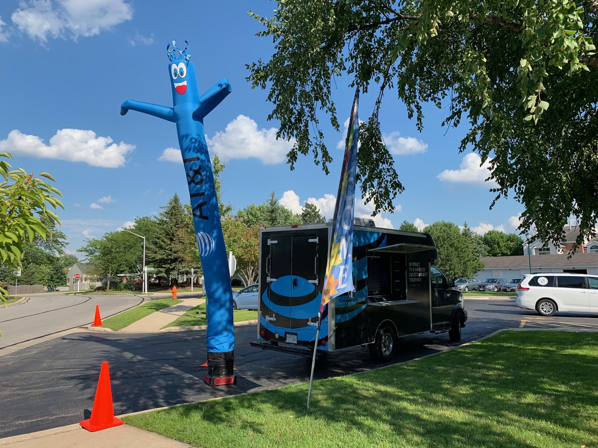 justinquelix's tweet photo. AT&amp;T Mobile events at Brittany Springs Apts in Naperville ! 🔥 Come and check our amazing unique promotions, switching to AT&amp;T just got easier 🤐 @PawelATTmobile @shawnglinski https://t.co/rAPNFINeB8