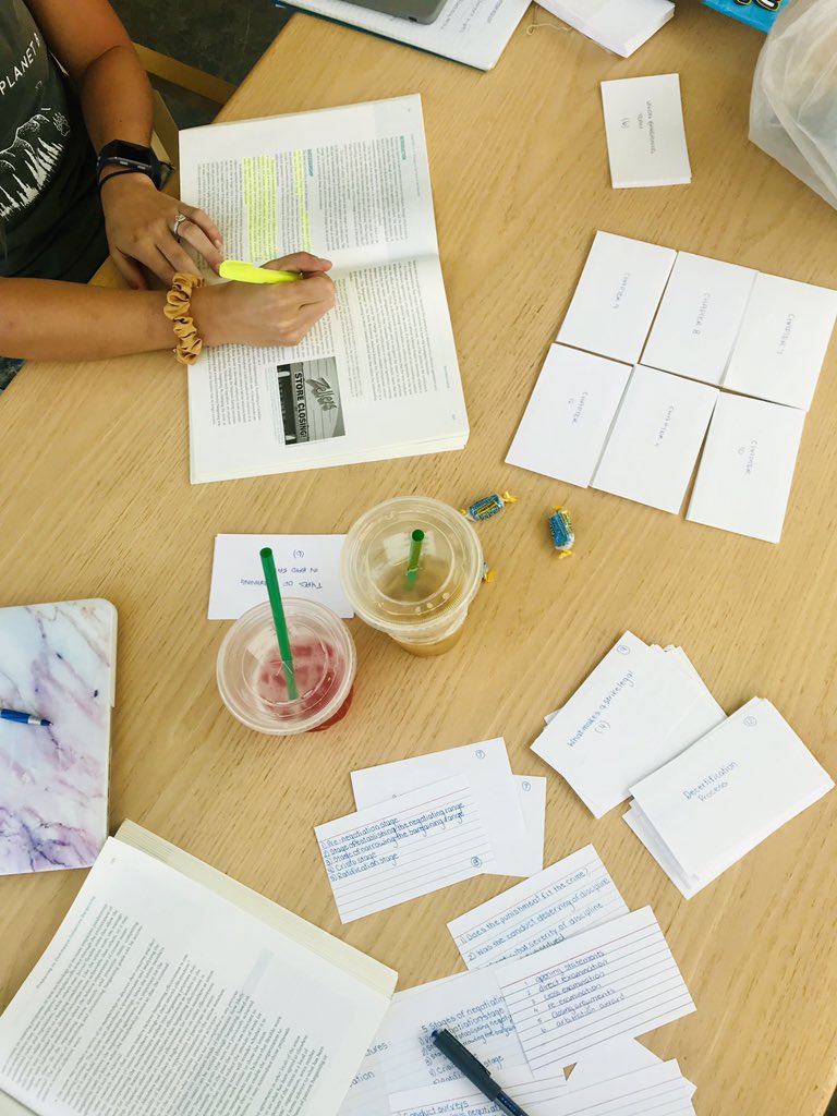 tnails's tweet photo. Studying essentials avec @ParisLikeFranc3 #mktg4422 https://t.co/4iospDIErF