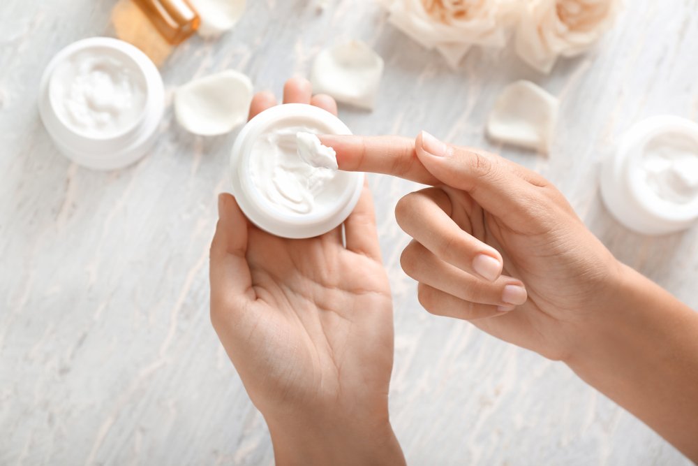 benriquez_pl's tweet photo. Las cremas dermatológicas se han convertido en las favoritas de muchas mujeres. Conozca el porqué funcionan mejor que cualquier otra crema hidratante.  #Dermatología 
https://t.co/vFSQfRSrol https://t.co/T1eoV3cilb