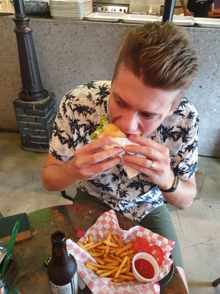 BackstreetNomad's tweet photo. Found an amazing burger joint 10 minutes from our hotel in Haeundae called Burgers in New York. After a reasonable hike in the heat, it was exactly what I needed. #squadsq #flysq @singaporeair https://t.co/rCzGdxQkix