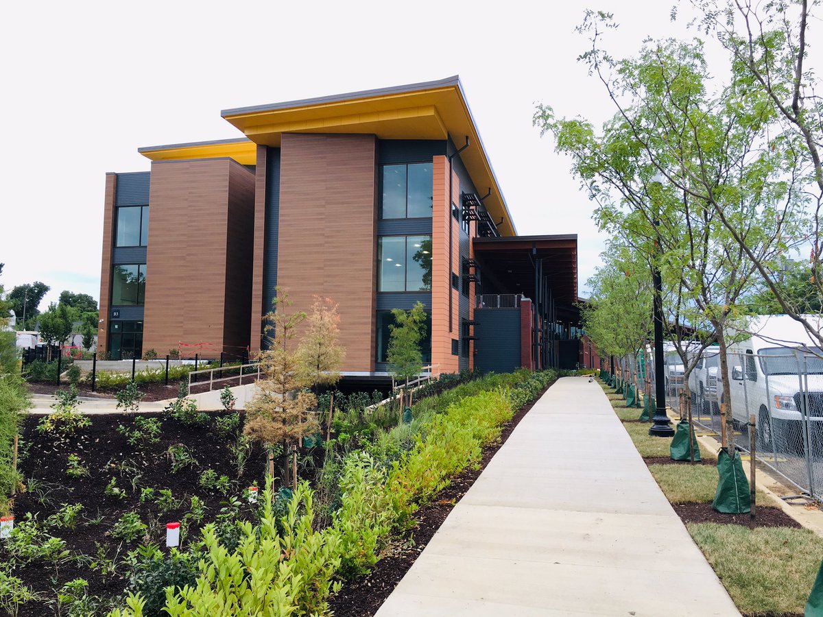 APSFacilities's tweet photo. Final plantings, play equipment, and sidewalks really starting to spruce things up for #FleetES!!

@Principal_Fleet @APS_FleetES @Fleet_ITC @ArlingtonDES @planArlingtonVA @APSsaferoutes @APSHPEAthletics https://t.co/SEd2toGbno