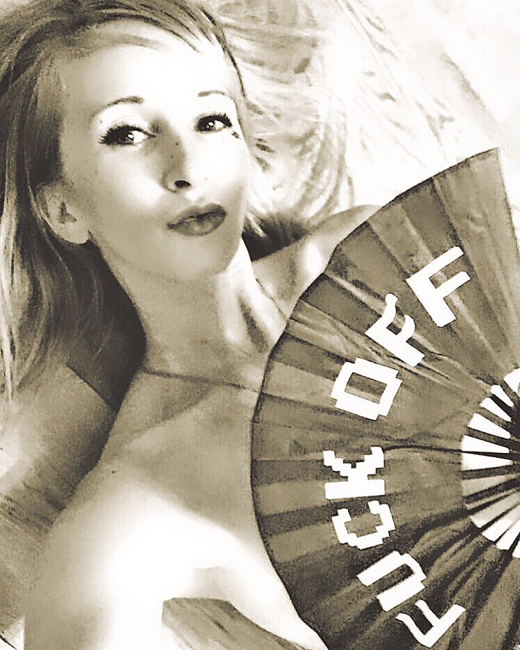 TheAlienQueenAG's tweet photo. If you don’t like me, you can fuck off. 💋💋💋 https://t.co/rBqeAsGjxA