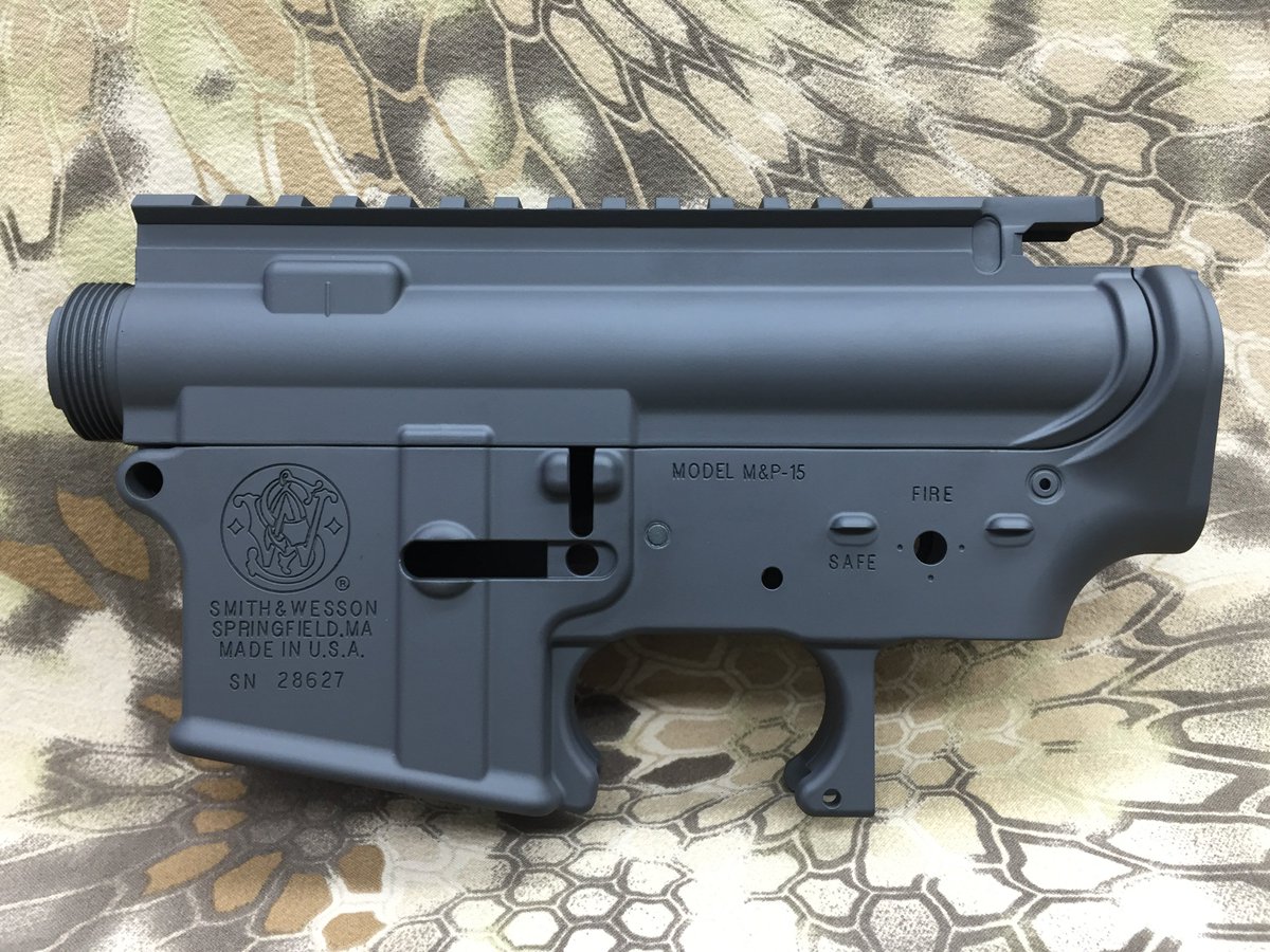 SuzutomoCoLtd's tweet photo. Smith &amp; Wesson M&amp;P-15 AEG

#Cerakote #セラコート #smithwesson #MP15 #AEG #Airsoft #鈴友 #ガンテーラリング #Suzutomo #GunTailoring https://t.co/dj3J6I2wYr