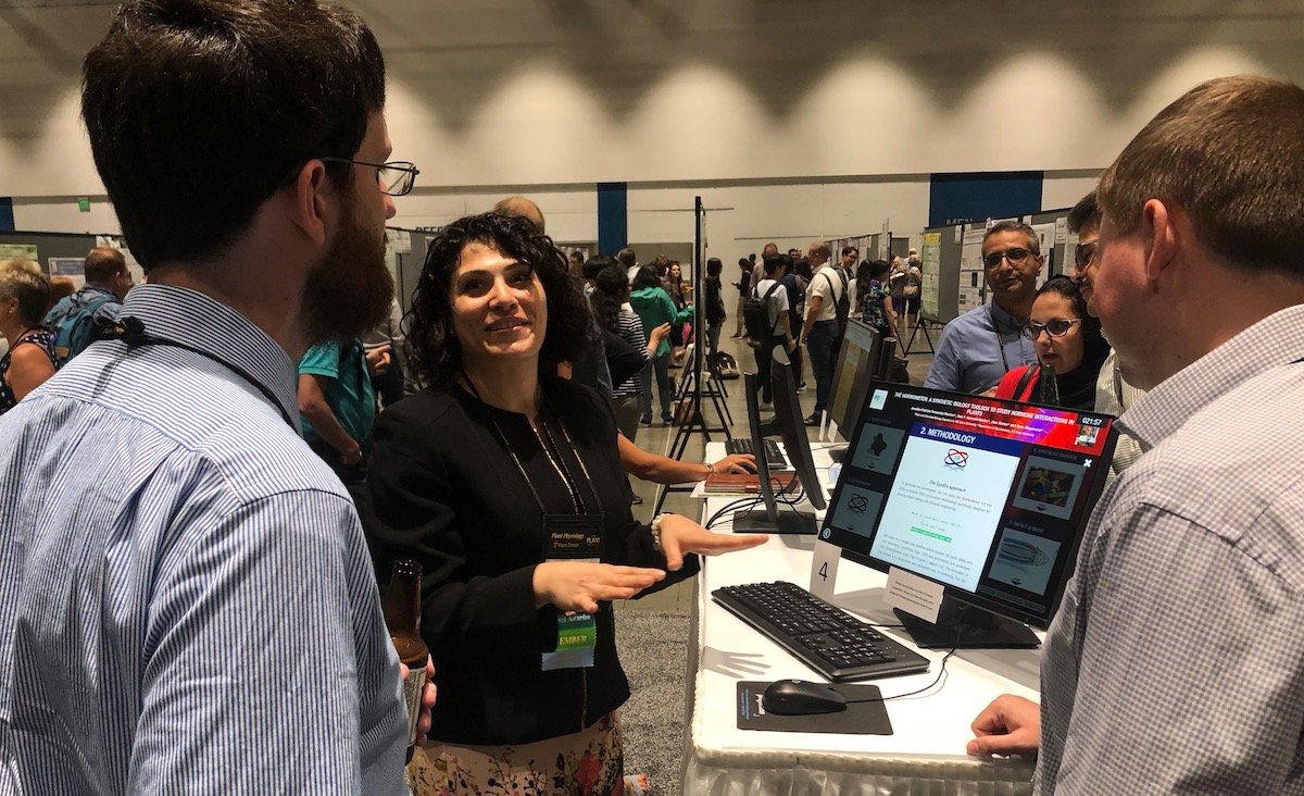 iPosterSessions's tweet photo. Day 2 at #plantbio2019 and the iPoster presentations continue. Browse the interactive screens all day. Meet the authors from 5:00pm to 7:00pm #aspbforward #aspb2019 https://t.co/jV6M9X2ZYg