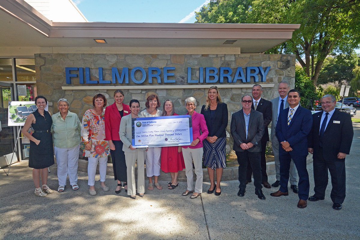vencolibrary's tweet photo. A huge thank you to California Assembly Member @SMoniqueLimon and @SenHannahBeth Jackson, both instrumental in making funds possible for the #vclFillmoreLibrary Expansion project!
The $1.5 million check from the CA State budget was delivered to the Fillmore Library today! https://t.co/YCysBRidF3