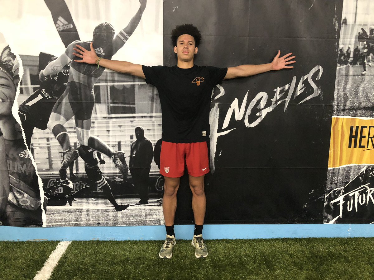 Ryan_Clary_'s tweet photo. twitter meet @HaynesMakana he just made a Twitter Cleveland HS C/O 2021 LB 6’4 205 be on the lookout this fall! https://t.co/zEampVxKna