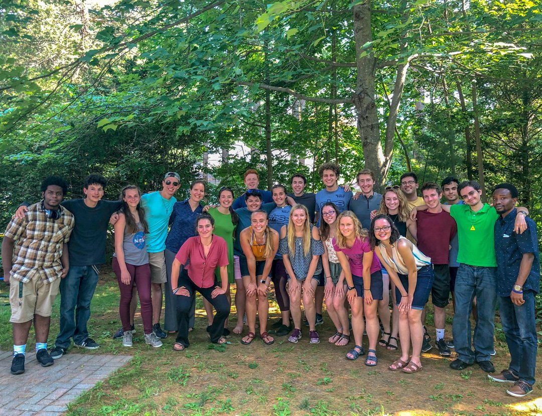 DiscoveryBound's tweet photo. Huge shout out to Lori Selby, DB Outreach Manager, for hosting The Mother Church college and DB NLC high school interns at her home for a BBQ and lots of games. Thanks to the DB Boston Chapter for sponsoring the event! #DBOutreach #DBNLC https://t.co/pMiwN3SRz3