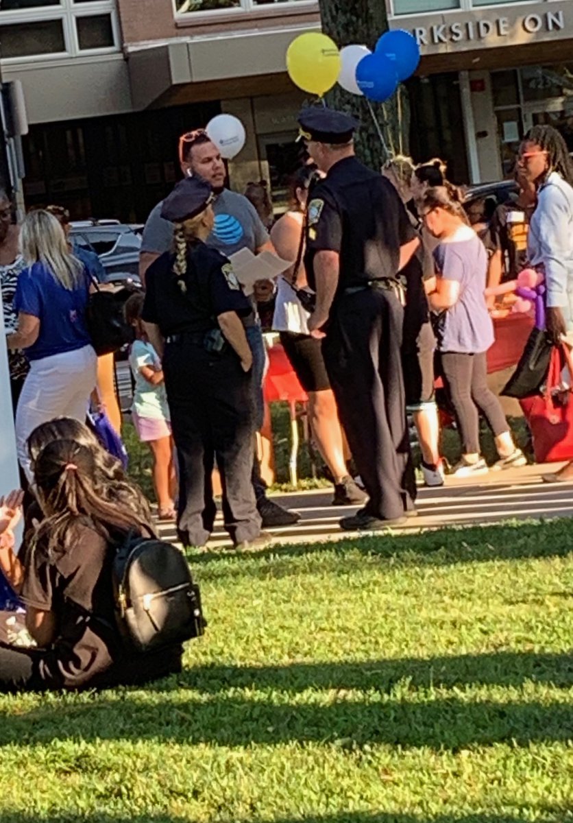 LewisVargasATT's tweet photo. Leads don’t come to you...you go and get leads!!! they didn’t walk by our table at #NationalNightOut so i decided to go and inform them 😬 @patucadukes @LawVulakh @pnixnix @WilliamGStovall https://t.co/VBTsRGMhyk