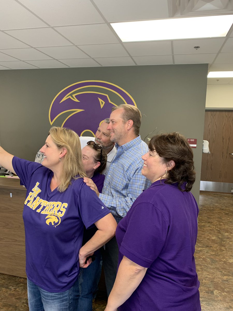 lhisdcomms's tweet image. Fist day back for teachers &amp;amp; all the campuses were hopping with PD &amp;amp; team building. The HS was a hoot to see on their Amazing Race around the community. Our LH family is awesome-just saying!
#💜LH #TeamofChampions @S_Snell