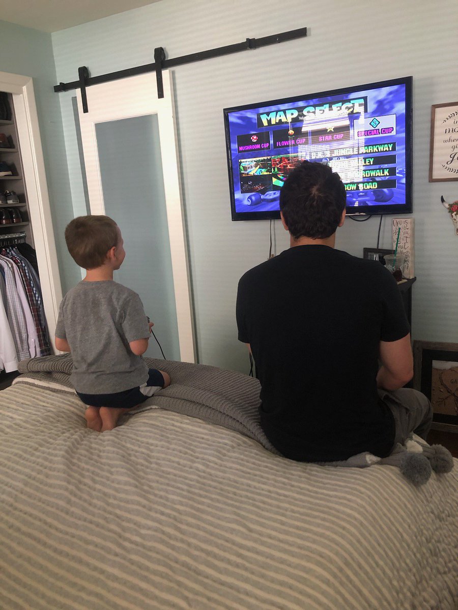 REALMizkif's tweet image. Busy with mayas family 

Gonna stream late tonight =)