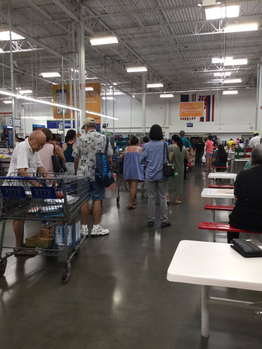 pengubeads's tweet photo. @SamsClub This is the line to get out of the club. It’s at least 75-80 customers long. Been sitting at the cafe for over 20 min waiting for the line to get shorter. https://t.co/k3pIKKBKzs