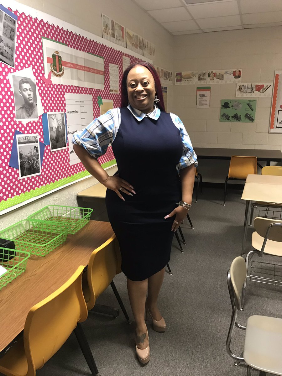 DebbieFSSEduca1's tweet photo. First day shenanigans!!! Year 24 has officially begun🍎📚🍏 #GSCSFirstDay #AZKAcademy https://t.co/E3oBSOkLME