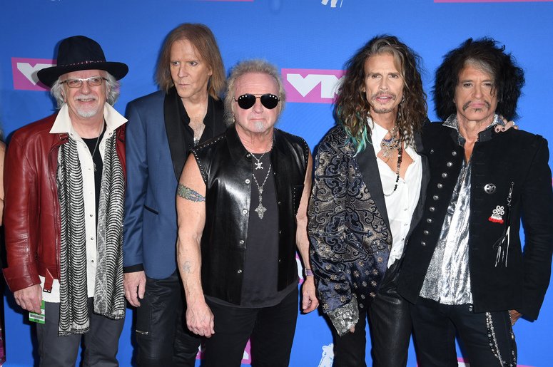 Joe Perry Speaks On Aerosmith’s Plans For 50th Anniversary @MsAngelaChase
https://t.co/TcgLobGZLX https://t.co/nIR44JoJtS