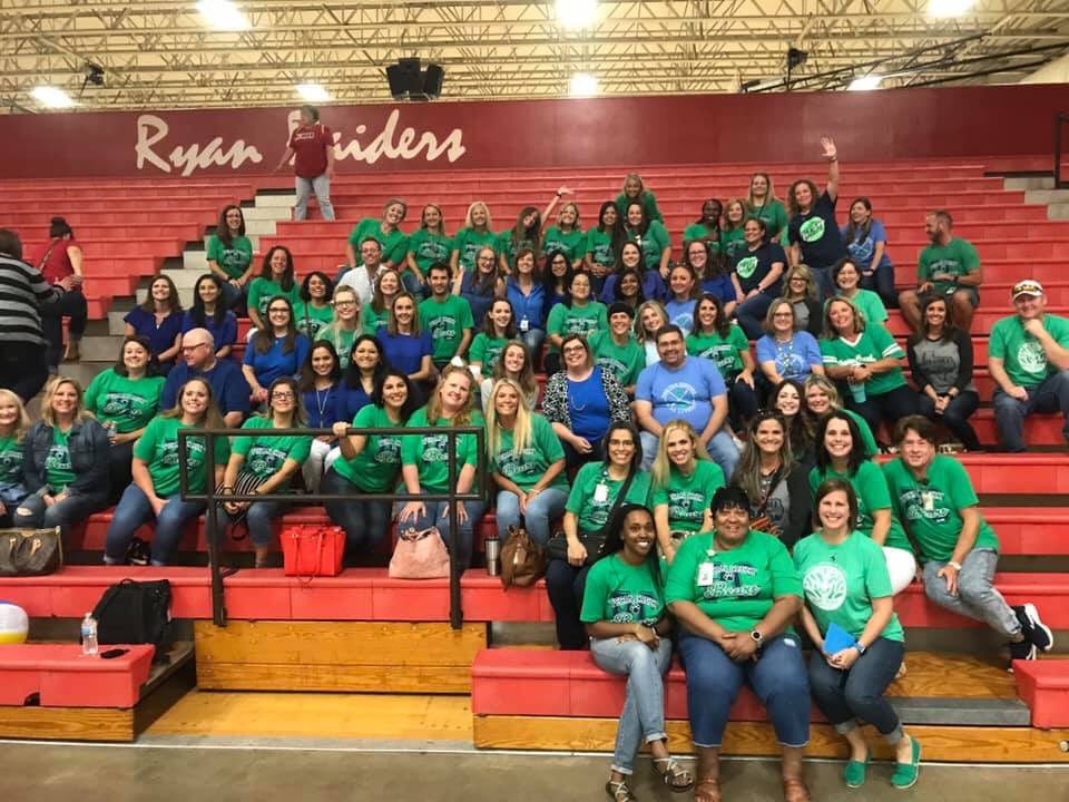 1lmedina's tweet photo. What a great way to kick off the new school year with the #RyanZone convocation earlier today!
#DISDDelivers
#pcgrows @PecanCreek https://t.co/evbZ5snwml