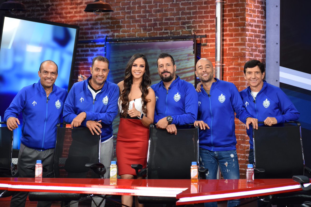 KarenManzano's tweet photo. Con mucho #manzanopower🍎 terminó la primer temporada de @dbutmexico #elmasgallo resultó ser Omar Aguilar quién ya firmó con @Club_Queretaro éxito Omar
.
.
.
#realitytv #tvhostess #tvgirl #imagentv #realityshow #gallos https://t.co/AccUQxEMwb