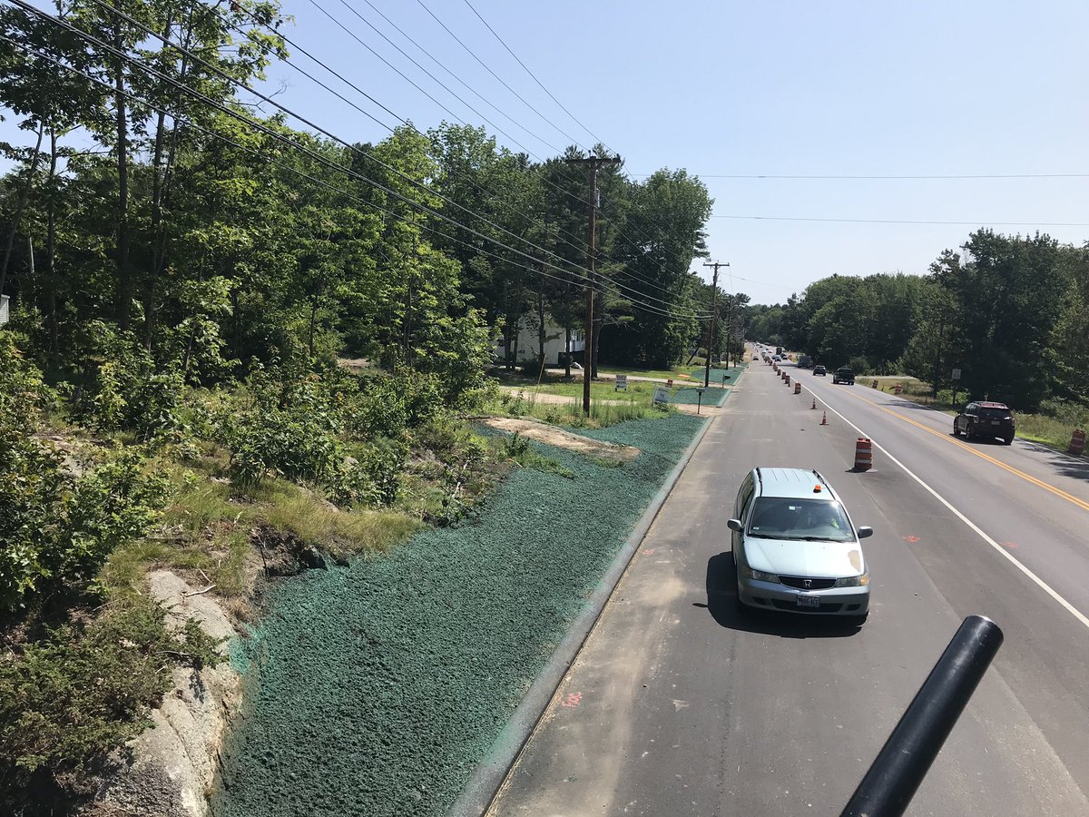 RyanLyford1's tweet photo. Another area in Arundel that the guys #Hydroseeded while I was away. They did a nice job. It helps to have a lane closed off from traffic. @MaineDOT1 https://t.co/RJ9Txo0lVD