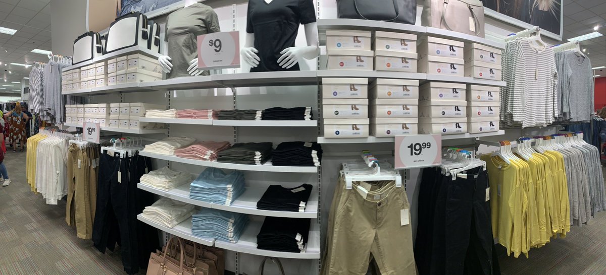 B A L A N C E is key to a clean presentation. Great job @KKetcham81! #VMstandards #basics