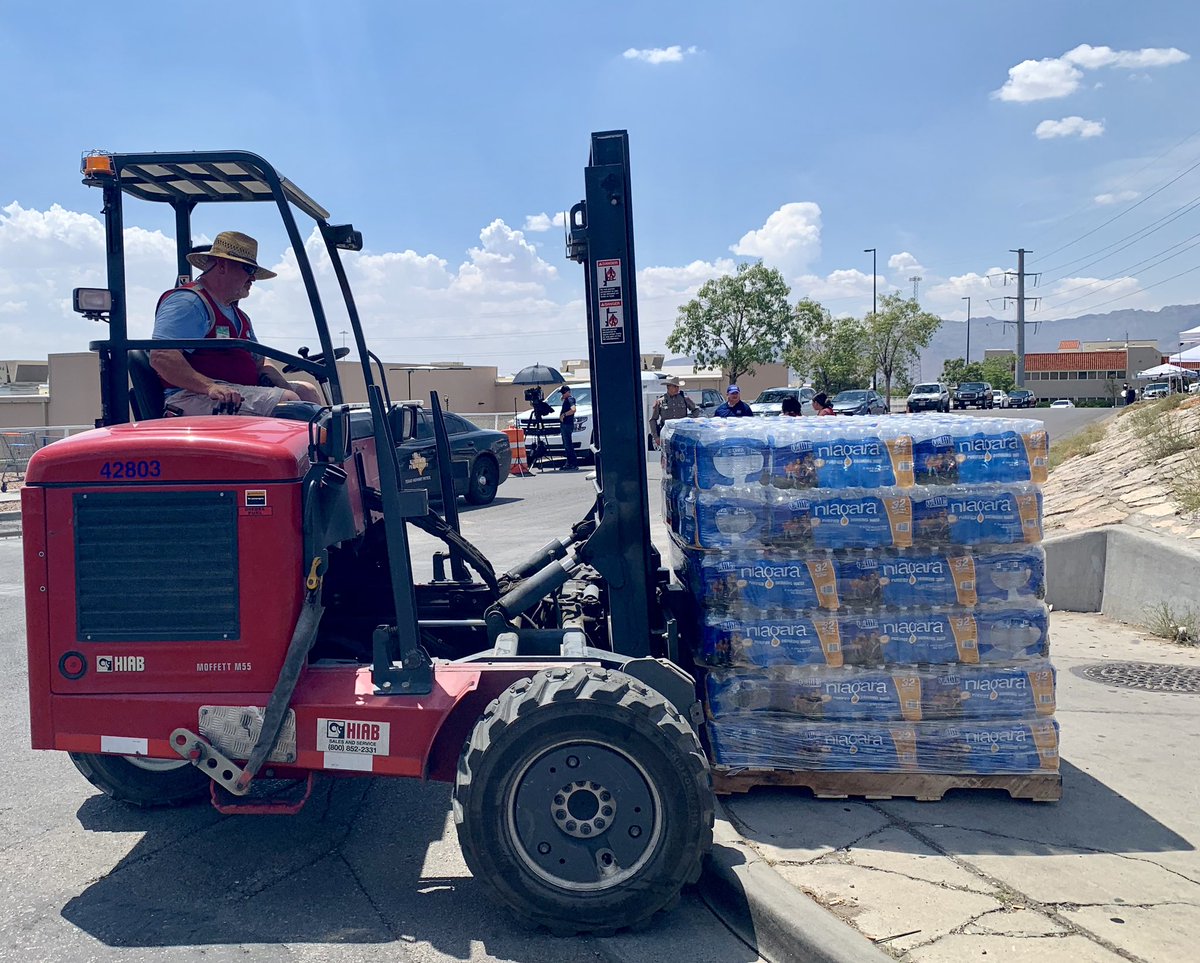NealRosendorf's tweet photo. Lowes has been bringing in one pallet after another of bottled water, while Panda House has been serving meals to everyone at the site. To provide food and drink to the hungry and thirsty is a quintessential example of “Gemilut Chassadim”—Acts of Loving-Kindness. This Is El Paso. https://t.co/4F2bii47TF
