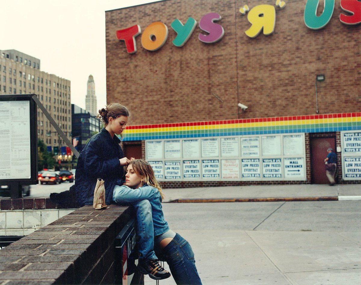 googleearthluvr's tweet photo. “Girl Pictures” by Justine Kurland
1997-2002 https://t.co/mAD2tXIMRp