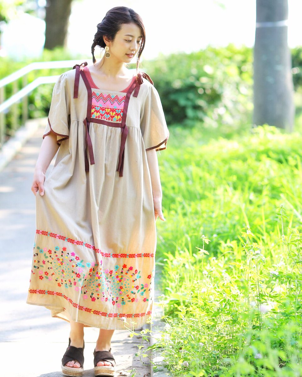 チチカカ Titicaca 刺繍たぁっぷりかわいい グアテマラの刺繍をモチーフに ハンド刺繍と機械刺繍を織り交ぜながら作った チチカカらしいワンピース 刺繍が大好きな方にとってもおすすめのワンピースです サークルハンド 機械刺繍ワンピース チチカカ Titicaca 刺繍たぁっぷりかわいい グアテマラの刺繍をモチーフに ハンド刺繍と機械刺繍を織り交ぜながら作った チチカカらしいワンピース 刺繍が大好きな方にとってもおすすめのワンピースです サークルハンド 機械刺繍ワンピース