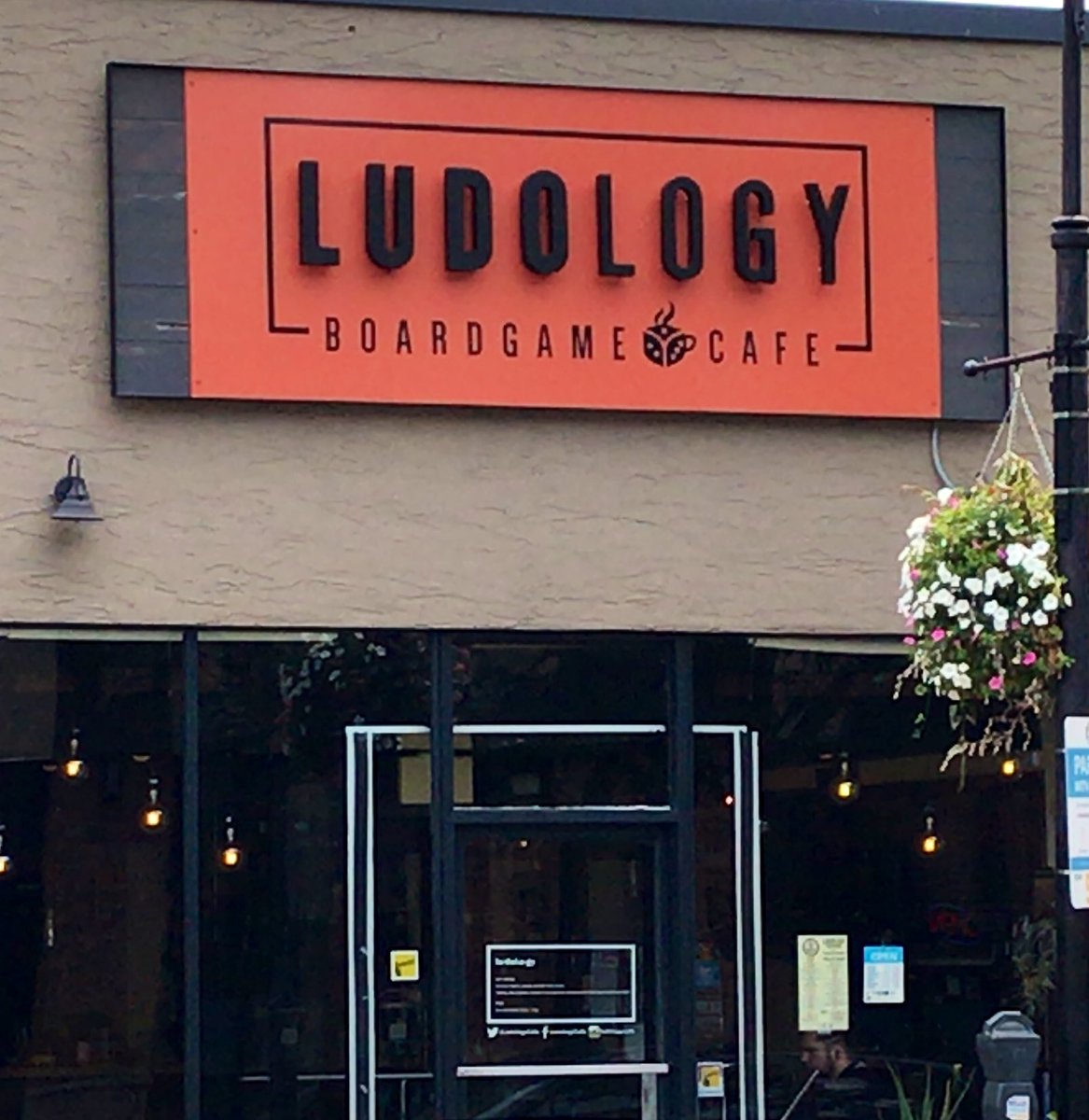 juniper_games's tweet photo. If you’re visiting Niagara Falls, I thoroughly recommend a short detour to check out @LudologyCafe! Great food, coffee, games and advice 🙂 https://t.co/evEzIwrXOg