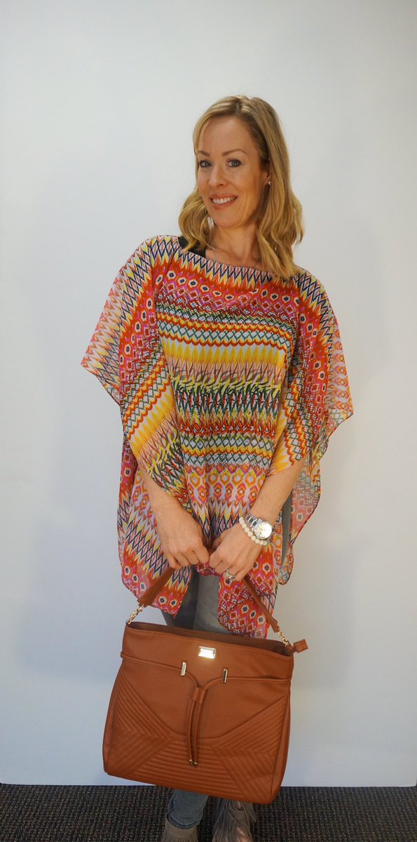 BethBinghamCo's tweet photo. Perfect ponchos #sylviastyle! https://t.co/udduWdfyqm