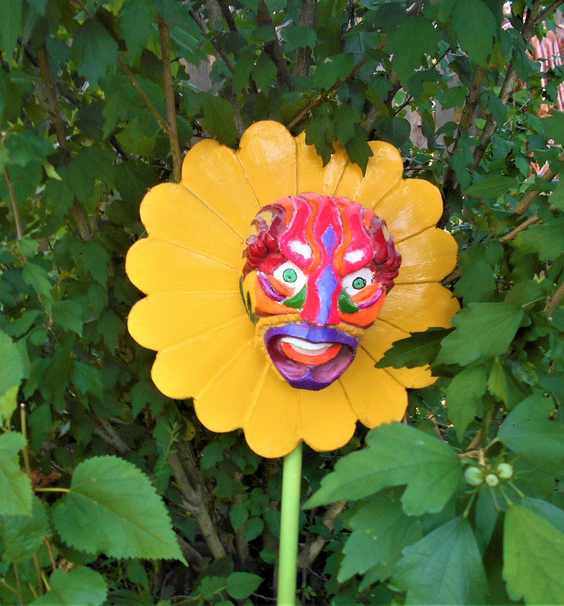 enigmasixstudio's tweet photo. "wildflower"#gardenart#outdoordecor#contemporarysculpture original art from dan murphy etsy   enigmasixstudio https://t.co/Y4wCI5yEsj