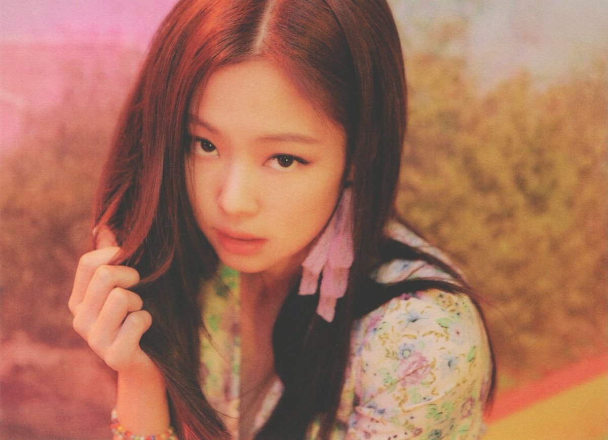 "A resolve that doesn't give up is necessary. Do it till the end. I think that because I didn't give up that I have today. There's no single method to achieving you dreams, so think 'why do I want to become this?' & grab opportunities in the different forms they come in"- #JENNIE