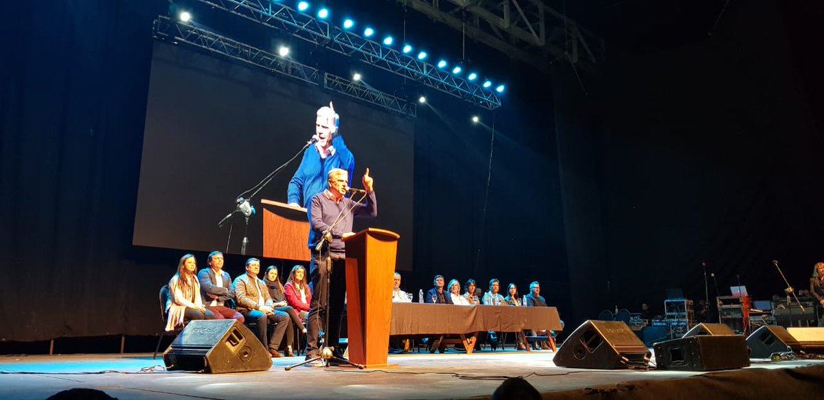 Hacemosuxcba's tweet photo. "Quiero decirles que el desafío de seguir construyendo el futuro en Córdoba se milita. El progreso y su continuidad se milita. Confiamos en la conducción del Gringo y vamos a votar a los #DiputadosPorCórdoba" https://t.co/V14wLd5ZUO