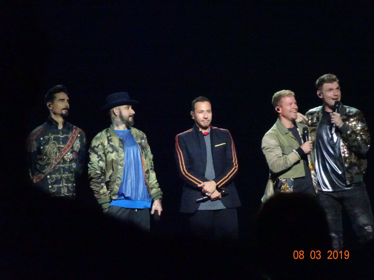 iamigarcia4's tweet photo. I first saw the @backstreetboys when I was 15 and on Saturday I saw them again (3rd time) this time with my 15 year old daughter and it was amazing #BSBLA #DNAWorldTour #shewasraisedright #fromthewomb2thetomb https://t.co/qWs1X3Clak