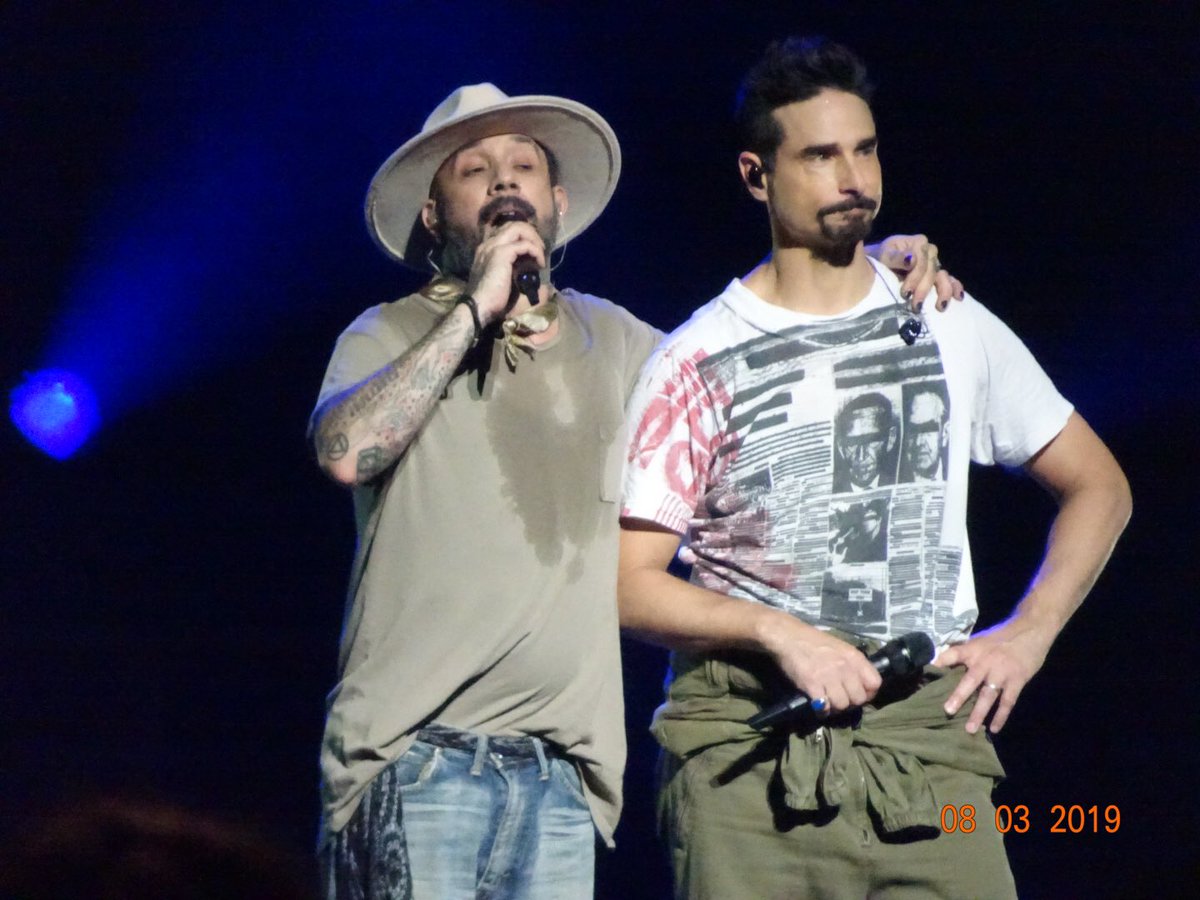 iamigarcia4's tweet photo. I first saw the @backstreetboys when I was 15 and on Saturday I saw them again (3rd time) this time with my 15 year old daughter and it was amazing #BSBLA #DNAWorldTour #shewasraisedright #fromthewomb2thetomb https://t.co/qWs1X3Clak