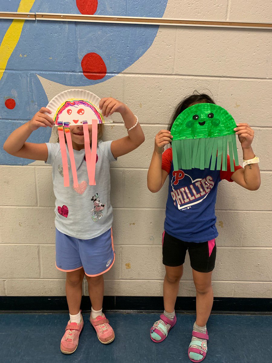 EnrichmentStep's tweet photo. Today's jellyfish craft encompassed creativity, fine motor work and lended itself to some fabulous creative play. #WEareCHPS #funwithfriends #crafttime #creativity https://t.co/IouilWm3r0
