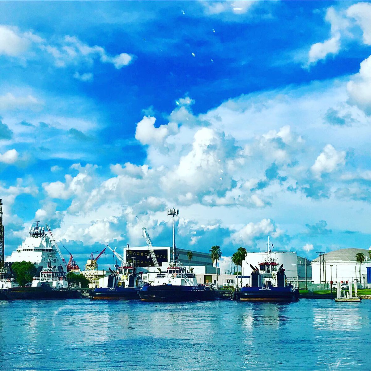 devonchestnut's tweet photo. Cruising in the Starship, Channelside/Tampa. #FPRA81AC #FPRAfun https://t.co/2UmwWiz3rp