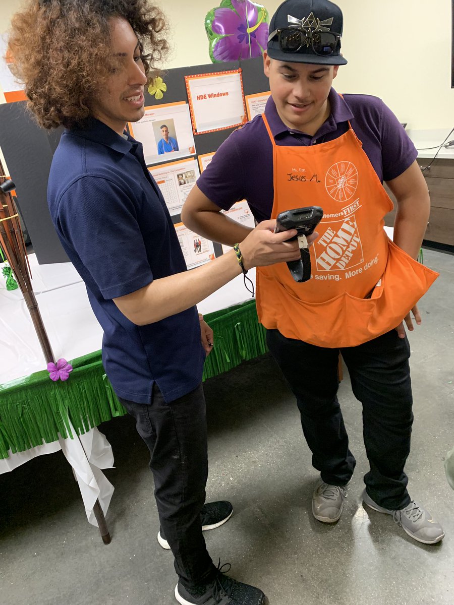 BRENDAH1037's tweet image. First day of SAW🌴🌸🌺#LEADINGthewaytosuccess #paccentralsaw