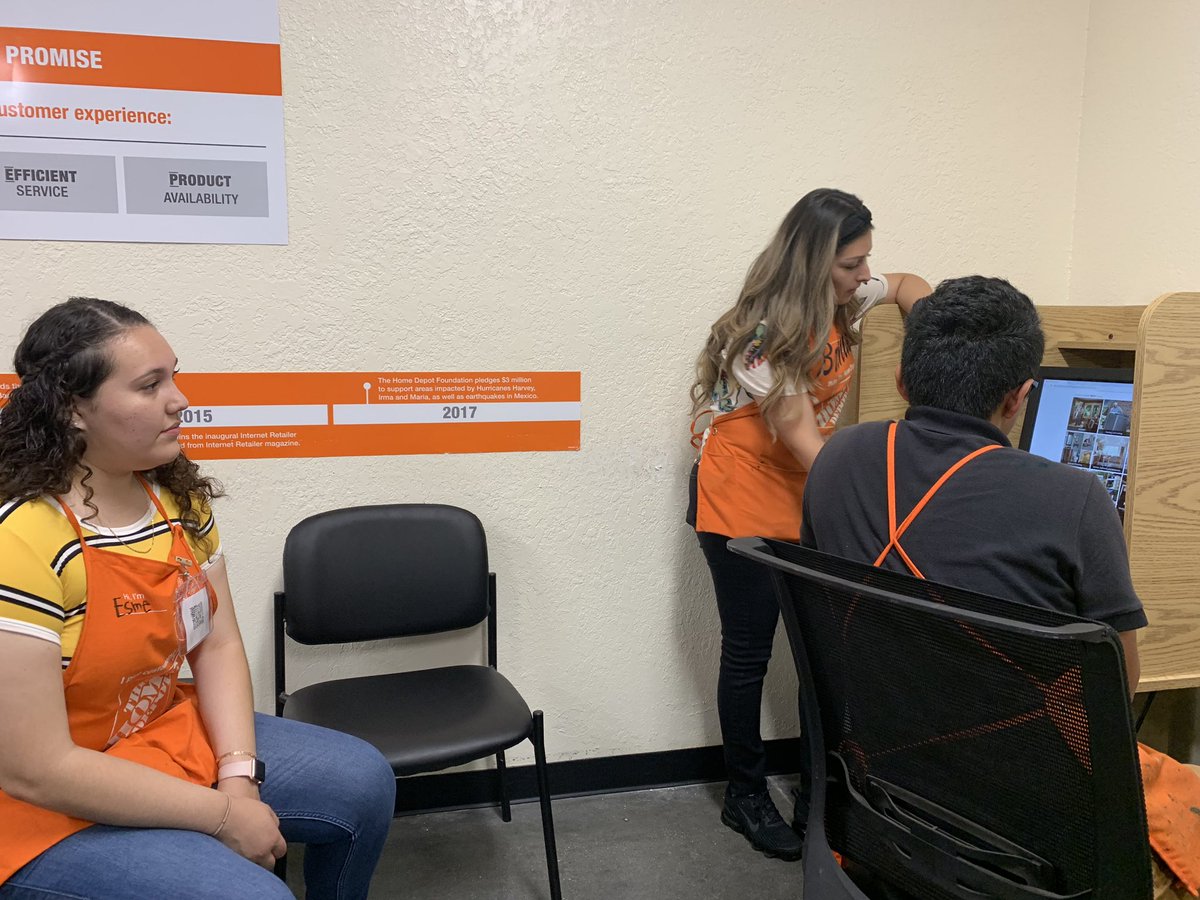 BRENDAH1037's tweet image. First day of SAW🌴🌸🌺#LEADINGthewaytosuccess #paccentralsaw