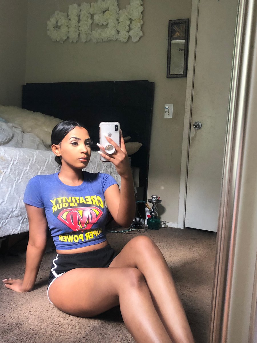 Amalade_'s tweet photo. Dip Monday’s in glitter ✨ https://t.co/ChiHRQT6IM