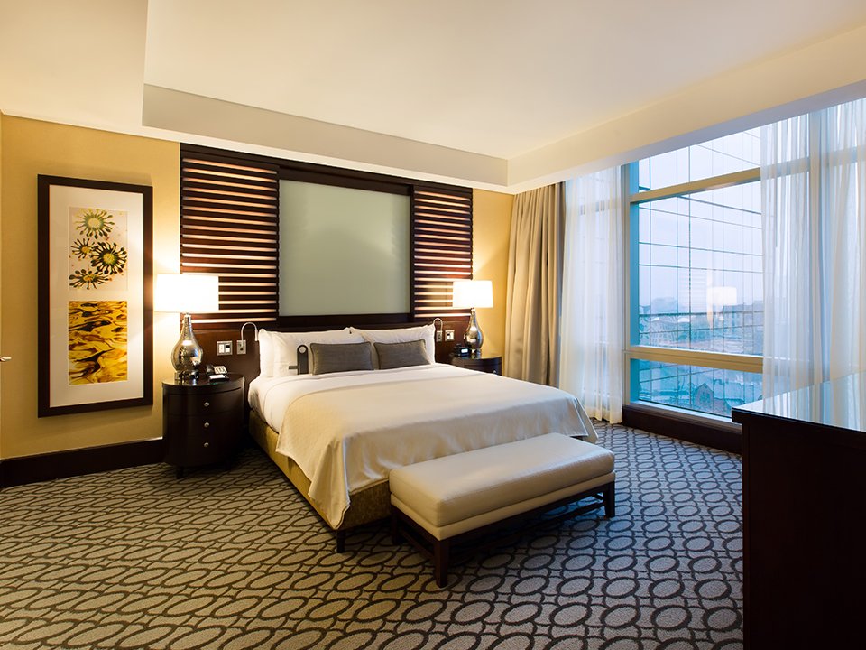 Turn on your favorite tunes, wrap yourself in a fluffy bathrobe, and relish the skyline views. Discover an oasis of unsurpassed luxury - your private escape. #InterContinentalLife #InstaTraveler #InstaExplore #lifeatIHG #truehospitality #hotellife bit.ly/2GFrAvX