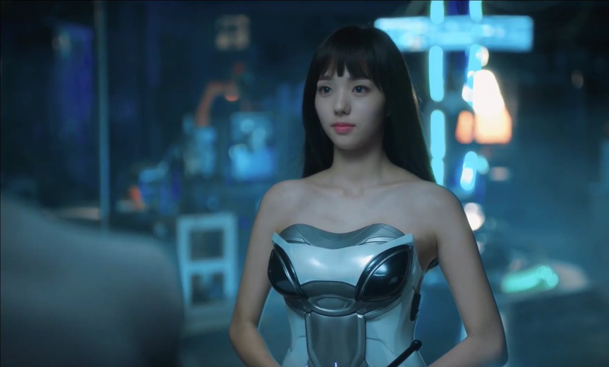 Айшвария рай робот. Про роботов женщин. Про роботов женщин. Я робот 2004. Женщина робот.