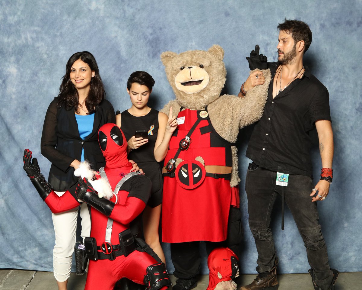 Tedpool_cosplay's tweet photo. Family photo! #ted #tedpool #deadpool #mercwiththefur #mercwiththemerch @robertliefeld https://t.co/KbbBFlBBEM