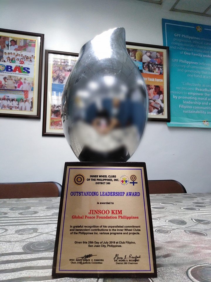 gpf_philippines's tweet photo. Congratulations to our Global Peace Foundation Philippines Chairman and Regional President of GPF Asia-Pacific, Mr. Jinsoo Kim, for his Outstanding Leadership Award from IWCPI District 380.
Mabuhay po kayo!
#GlobalPeace #GPFPh #Peacebuilding
FB post: https://t.co/vN8awwVSiA https://t.co/c3l3KCZvgv