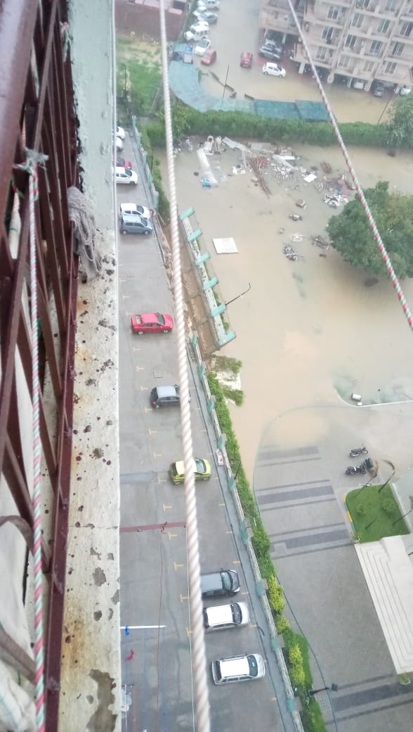 online_verma's tweet photo. @aajtak 
@gdagzb 
@myogiadityanath 
@Gen_VKSingh 
@ZeeNewsHindi 
@ABPNews 
@dm_ghaziabad 
@CNNnews18 
Today in our society "High End Paradise, Rajnagar Extn,GZB" boundary wall fall down into "RedCarpetGrand ground" bad construction quality done by builder.
Help us to give justice https://t.co/M4YYkQelYz
