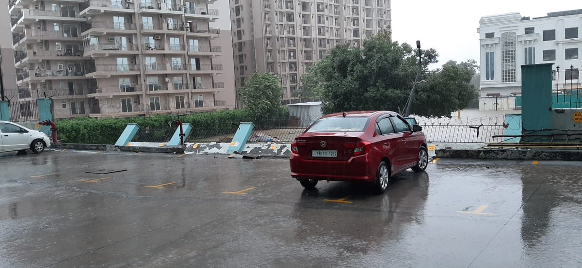 online_verma's tweet photo. @aajtak 
@gdagzb 
@myogiadityanath 
@Gen_VKSingh 
@ZeeNewsHindi 
@ABPNews 
@dm_ghaziabad 
@CNNnews18 
Today in our society "High End Paradise, Rajnagar Extn,GZB" boundary wall fall down into "RedCarpetGrand ground" bad construction quality done by builder.
Help us to give justice https://t.co/M4YYkQelYz