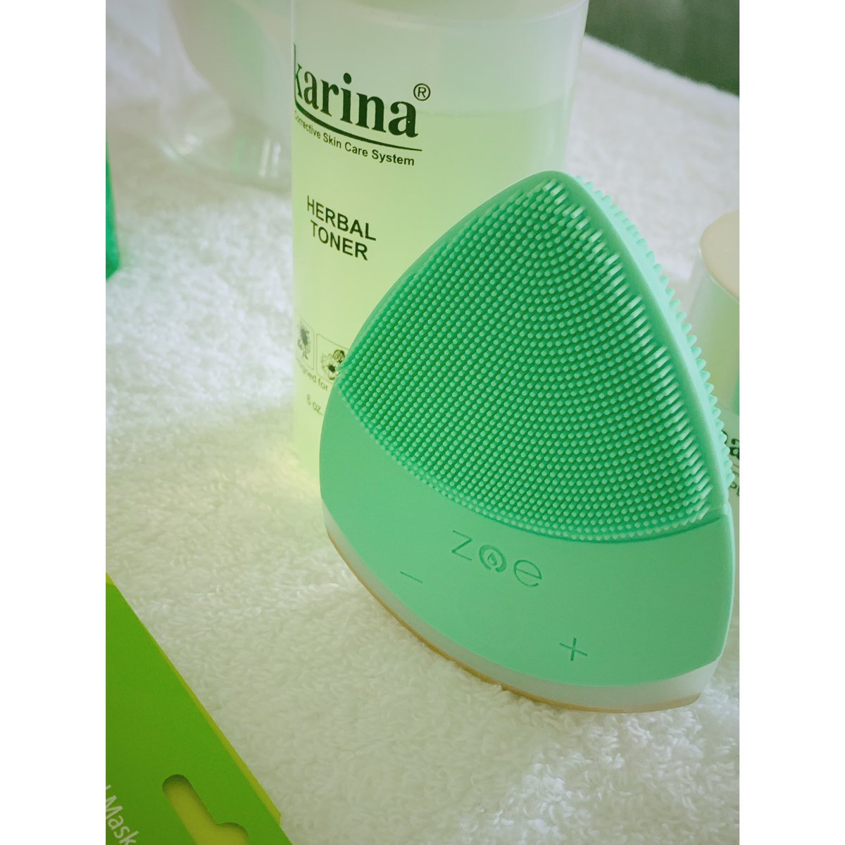 BeautyNSpaOn's tweet photo. But first #zoefacial @QykSonic use our code BEAUTYNSPAON to order your Zoe device https://t.co/ebIctDERvW