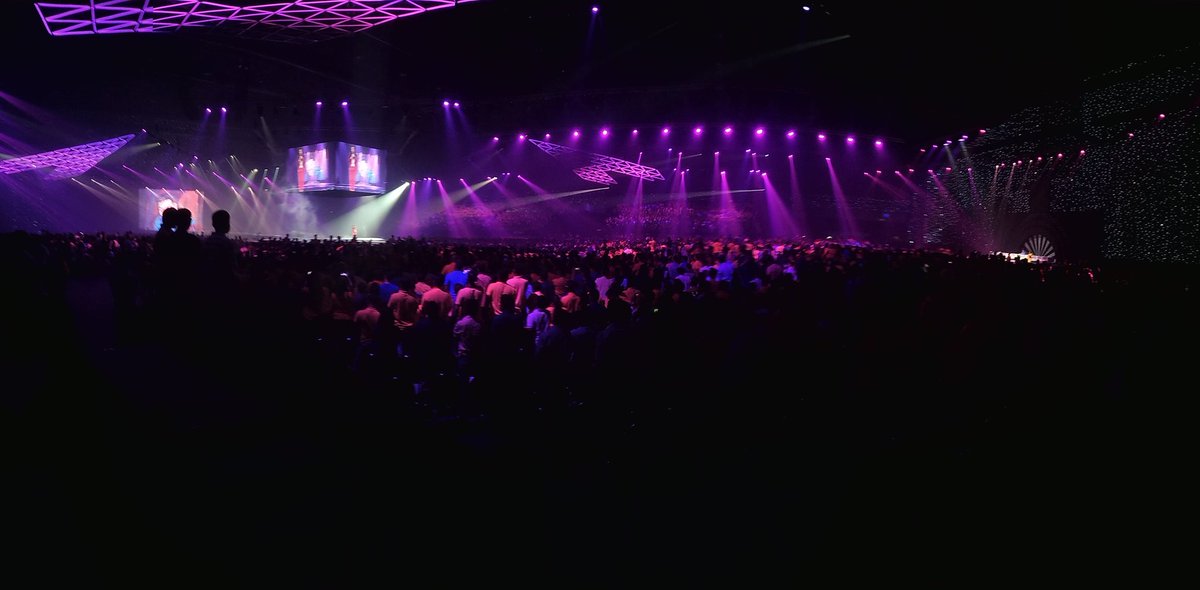 41oAkhil's tweet image. Dude. ham anpad log Nahi hai. N every IR will become an upline some day. throwing numbers tho aap kar Rahe ho. We've alrdy met those million 😅 Bzns tho hm salon se kr Rahe. N u are teaching me what my bzns is. I dble dare you leave this social mdia go do some ground wrk n gt bk