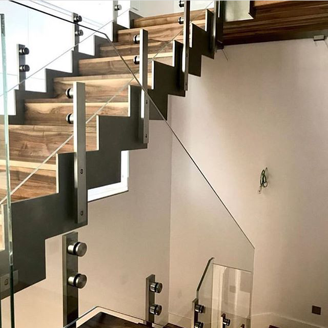 AluGroups's tweet photo. #glassrailing #railginsystem #aluminiyumrailing https://t.co/HjdpDeLpqj